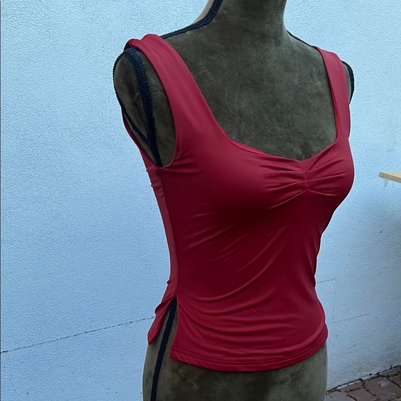 Red Top - Picture 2 of 8